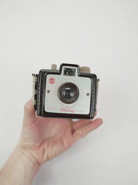 Vintage 1950’s Kodak Brownie Holiday Flash Camera *UNTESTED*